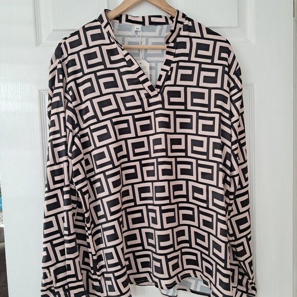 Made with Love NWT Women's Plus Size Geometric print blouse- XXL - Picture 1 of 6